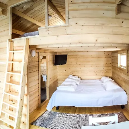 Campsite Joekaeaeru Puhkekeskus Rannapungerjal *